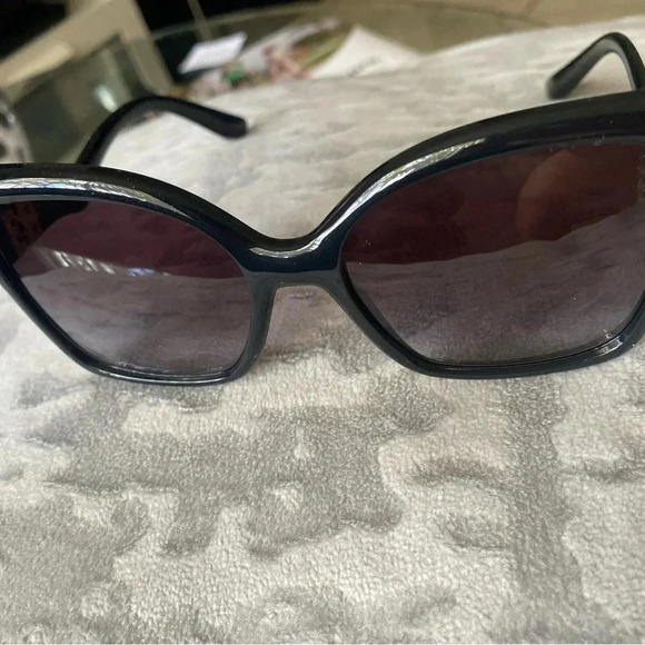 Dolce & Gabbana women’s sunglasses - Picture 2 of 3